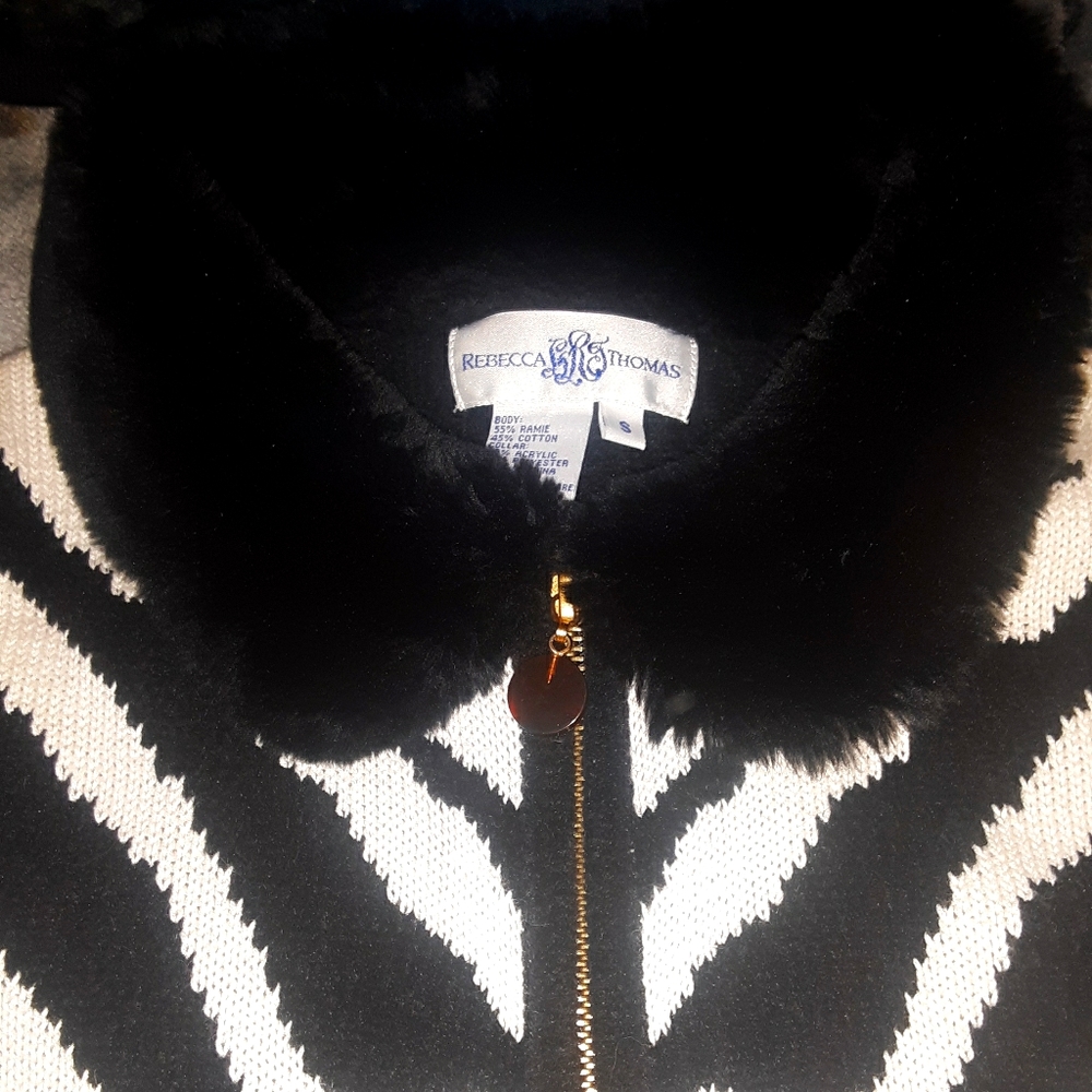 Zip up vest, black and white